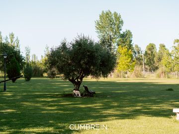 Hermosa quinta con laguna en Las Paredes