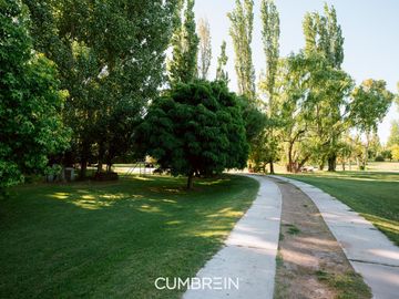 Hermosa quinta con laguna en Las Paredes