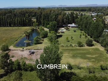 Hermosa quinta con laguna en Las Paredes