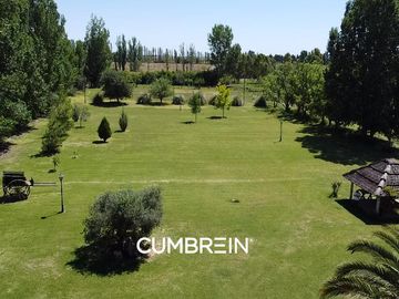Hermosa quinta con laguna en Las Paredes