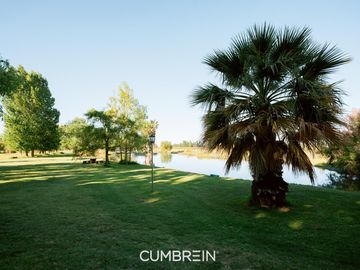 Hermosa quinta con laguna en Las Paredes
