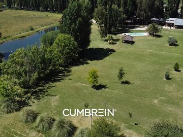 Hermosa quinta con laguna en Las Paredes