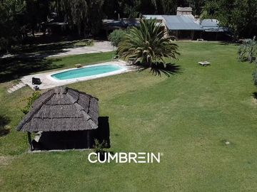 Hermosa quinta con laguna en Las Paredes
