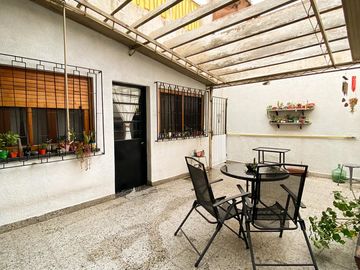 Casa en venta en Lanús - AMPLIAS MODALIDADES DE PAGO !