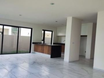 TU CASA EN LOS ROBLES