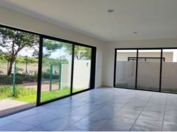 TU CASA EN LOS ROBLES