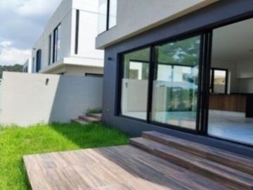 TU CASA EN LOS ROBLES