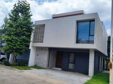 TU CASA EN LOS ROBLES
