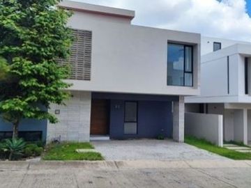 TU CASA EN LOS ROBLES