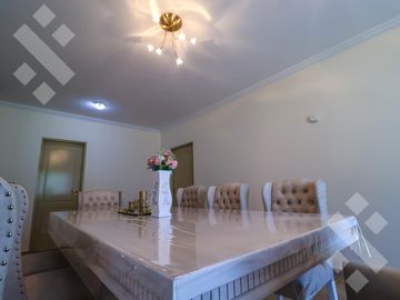 En Venta casa de 3 dormitorios,  con Jardín y Piscina, B° Knudsen, Plottier.