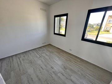 VENTA DE CASA HARAS SANTA MARIA 5 AMBIENTES
