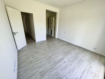 VENTA DE CASA HARAS SANTA MARIA 5 AMBIENTES