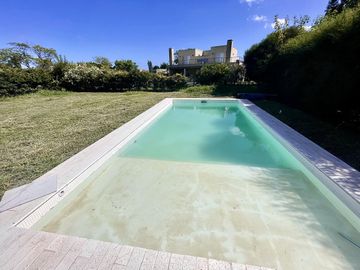 VENTA DE CASA HARAS SANTA MARIA 5 AMBIENTES