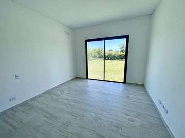 VENTA DE CASA HARAS SANTA MARIA 5 AMBIENTES