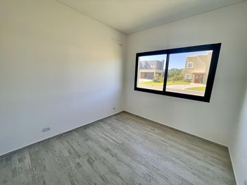 VENTA DE CASA HARAS SANTA MARIA 5 AMBIENTES