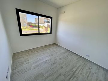 VENTA DE CASA HARAS SANTA MARIA 5 AMBIENTES