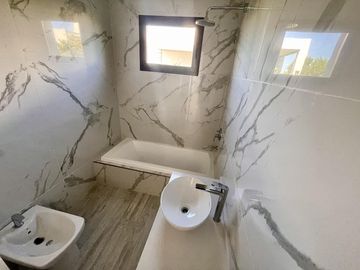 VENTA DE CASA HARAS SANTA MARIA 5 AMBIENTES