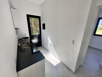 VENTA DE CASA HARAS SANTA MARIA 5 AMBIENTES