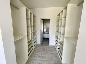 VENTA DE CASA HARAS SANTA MARIA 5 AMBIENTES