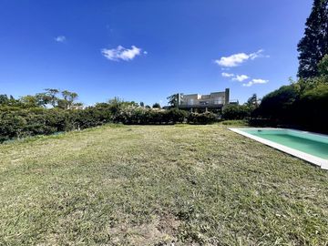 VENTA DE CASA HARAS SANTA MARIA 5 AMBIENTES