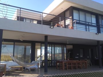Casa en venta al lago 4 dormitorios barrio Acacias Puertos