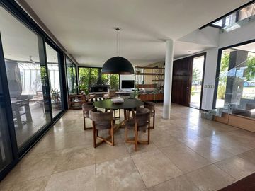 Casa en venta al lago 4 dormitorios barrio Acacias Puertos