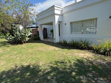 Venta de casa en el Country Altos del Golf Villa Allende