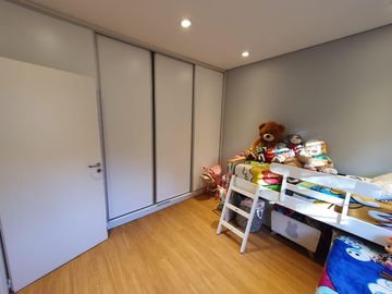 Departamento  en complejo con pileta, gran terraza propia Vicente Lopez calle Cortada, Vias a Maipu