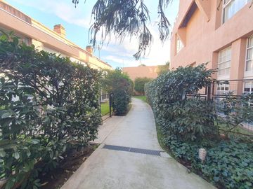Departamento  en complejo con pileta, gran terraza propia Vicente Lopez calle Cortada, Vias a Maipu
