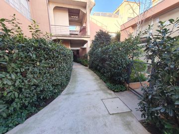 Departamento  en complejo con pileta, gran terraza propia Vicente Lopez calle Cortada, Vias a Maipu