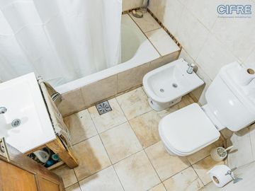 BAJÓ DE PRECIO! PH 3 ambientes Sin expensas terraza de uso común.