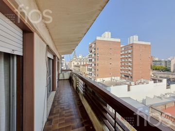 VENTA DEPARTAMENTO EN PISO EXCLUSIVO  DE  DOS DORMITORIOS MAS COMODÍN Y BALCÓN  EN ZONA CENTRO