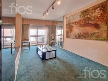 VENTA DEPARTAMENTO EN PISO EXCLUSIVO  DE  DOS DORMITORIOS MAS COMODÍN Y BALCÓN  EN ZONA CENTRO