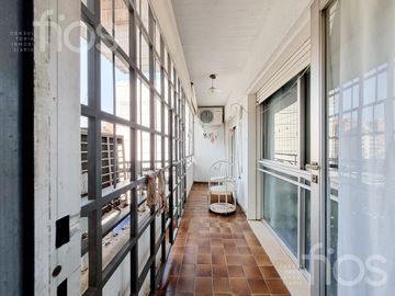 VENTA DEPARTAMENTO EN PISO EXCLUSIVO  DE  DOS DORMITORIOS MAS COMODÍN Y BALCÓN  EN ZONA CENTRO