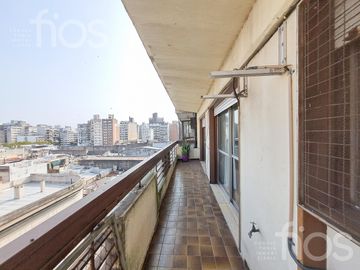 VENTA DEPARTAMENTO EN PISO EXCLUSIVO  DE  DOS DORMITORIOS MAS COMODÍN Y BALCÓN  EN ZONA CENTRO