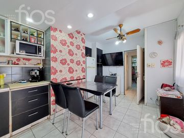 VENTA DEPARTAMENTO EN PISO EXCLUSIVO  DE  DOS DORMITORIOS MAS COMODÍN Y BALCÓN  EN ZONA CENTRO
