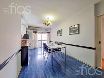 VENTA DEPARTAMENTO EN PISO EXCLUSIVO  DE  DOS DORMITORIOS MAS COMODÍN Y BALCÓN  EN ZONA CENTRO