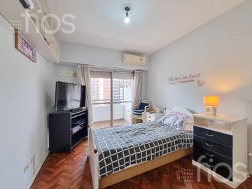 VENTA DEPARTAMENTO EN PISO EXCLUSIVO  DE  DOS DORMITORIOS MAS COMODÍN Y BALCÓN  EN ZONA CENTRO