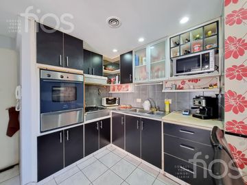 VENTA DEPARTAMENTO EN PISO EXCLUSIVO  DE  DOS DORMITORIOS MAS COMODÍN Y BALCÓN  EN ZONA CENTRO