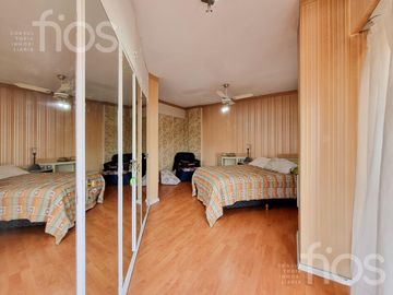 VENTA DEPARTAMENTO EN PISO EXCLUSIVO  DE  DOS DORMITORIOS MAS COMODÍN Y BALCÓN  EN ZONA CENTRO