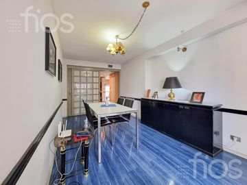 VENTA DEPARTAMENTO EN PISO EXCLUSIVO  DE  DOS DORMITORIOS MAS COMODÍN Y BALCÓN  EN ZONA CENTRO