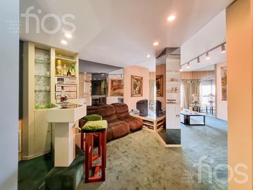 VENTA DEPARTAMENTO EN PISO EXCLUSIVO  DE  DOS DORMITORIOS MAS COMODÍN Y BALCÓN  EN ZONA CENTRO