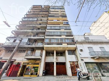 VENTA DEPARTAMENTO EN PISO EXCLUSIVO  DE  DOS DORMITORIOS MAS COMODÍN Y BALCÓN  EN ZONA CENTRO