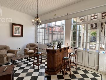 Casa de 3 dormitorios con pileta en venta, La Plata