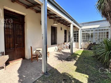 Casa de 3 dormitorios con pileta en venta, La Plata