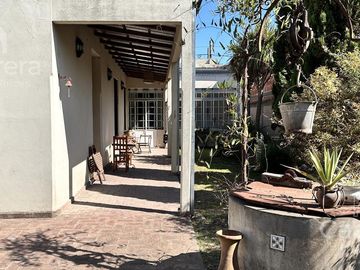 Casa de 3 dormitorios con pileta en venta, La Plata