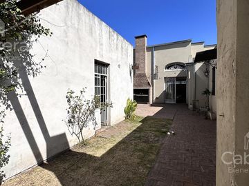 Casa de 3 dormitorios con pileta en venta, La Plata
