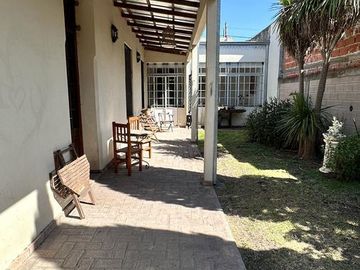 Casa de 3 dormitorios con pileta en venta, La Plata