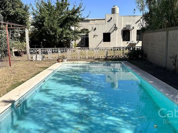 Casa de 3 dormitorios con pileta en venta, La Plata