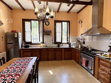 Casa de 3 dormitorios con pileta en venta, La Plata